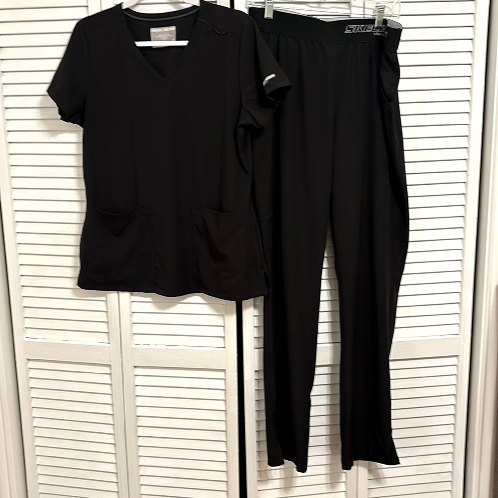 EUC sketchers by barco scrub set in black